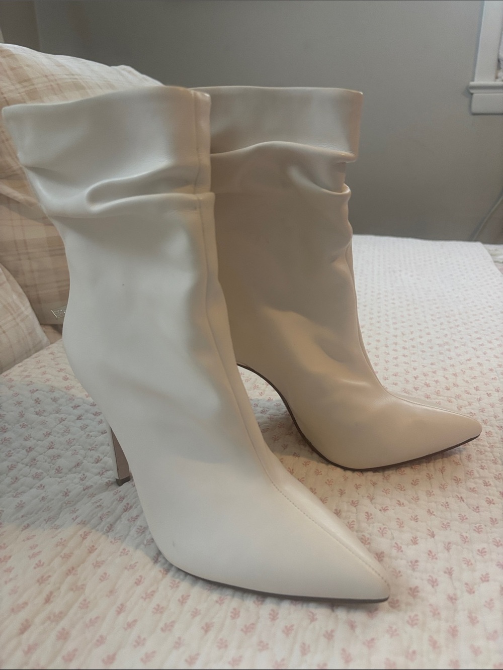 Jessica Simpson White Pointed Toe Stiletto Ankle Boots - Picture 3 of 5